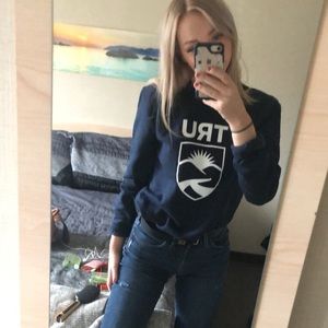 Meet your Posher, Abigail